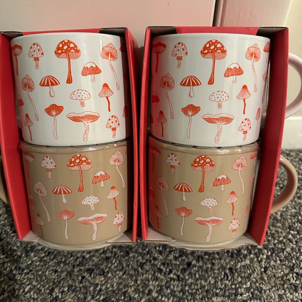 NWOT: Set of 4 mugs